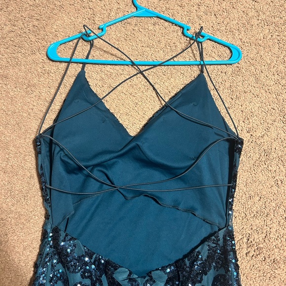 Windsor size LARGE dark teal dress. Perfect for homecoming or a nice event. - Picture 2 of 4